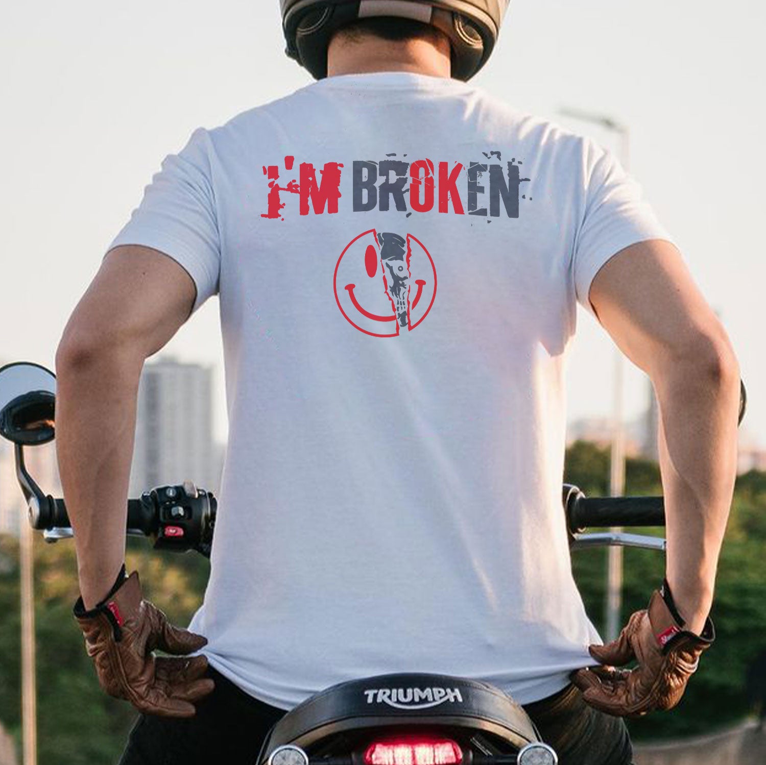 I'M BROKEN and Smiling Face Skull Graphic Casual Black and White Print T-shirt